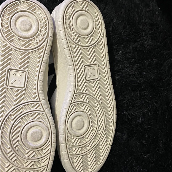 Veja Men's Classic White and Black Sneakers - Picture 2 of 3